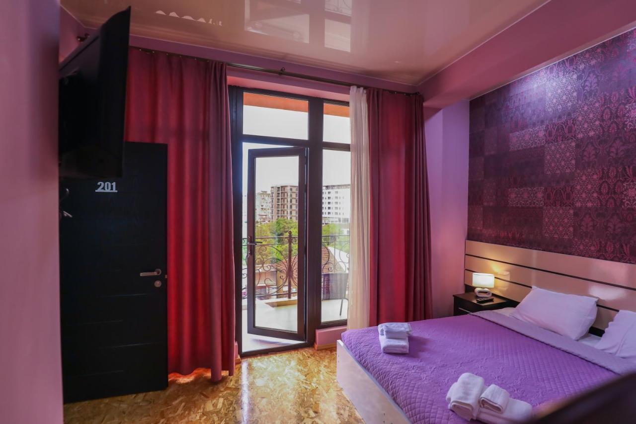 Hotel Sagu Кутаиси Екстериор снимка