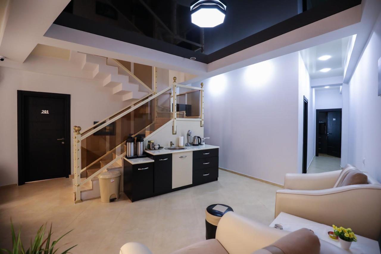 Hotel Sagu Кутаиси Екстериор снимка