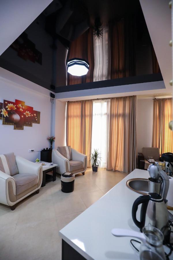 Hotel Sagu Кутаиси Екстериор снимка